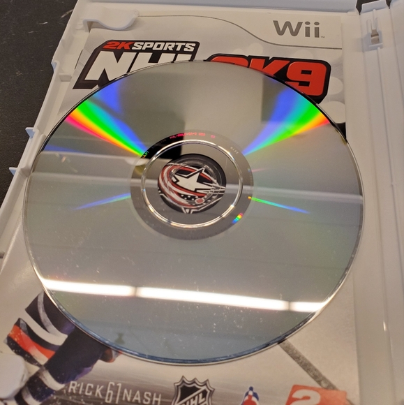 2K Sports NHL 2K9 Wii Game Complete with Manual. - Picture 4 of 4